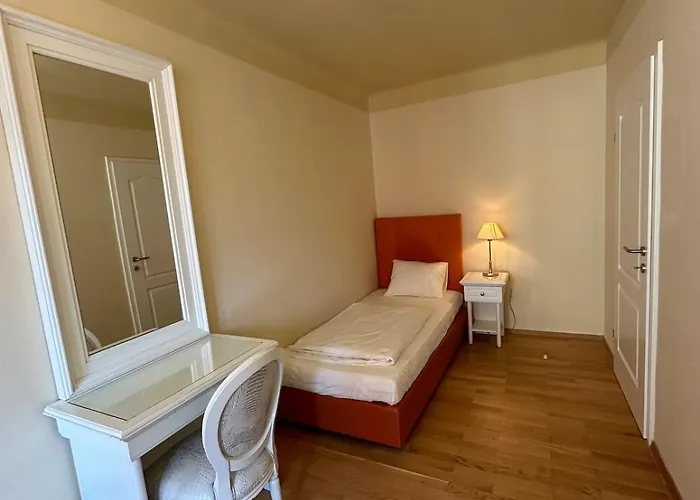 Daire 3br, 5 Beds, Sofa 2p, 5min U4,u6 Schoenbrunn Viyana
