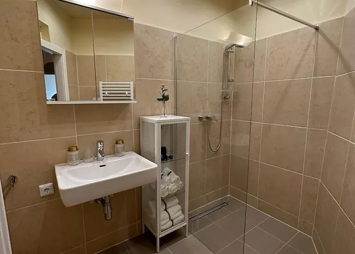 3br, 5 Beds, Sofa 2p, 5min U4,u6 Schoenbrunn Viyana